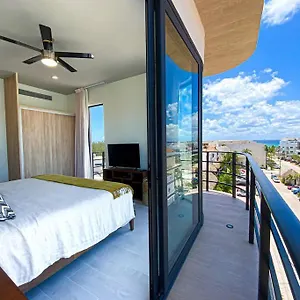 Beautiful + Luxury + Ocean View + Pool Apartment