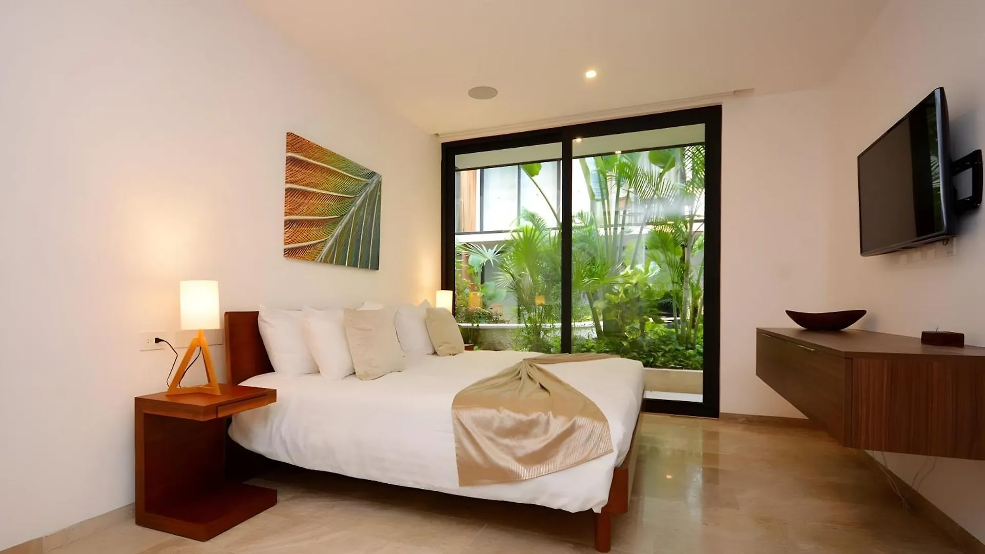 Apartment The Shores - Chic Getaway - Beach Steps Away Playa del Carmen Mexico