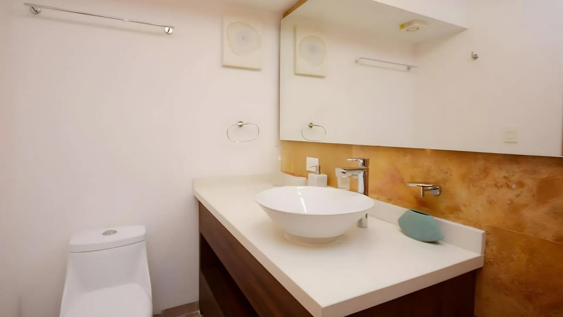 The Shores - Chic Getaway - Beach Steps Away Playa del Carmen Mexico