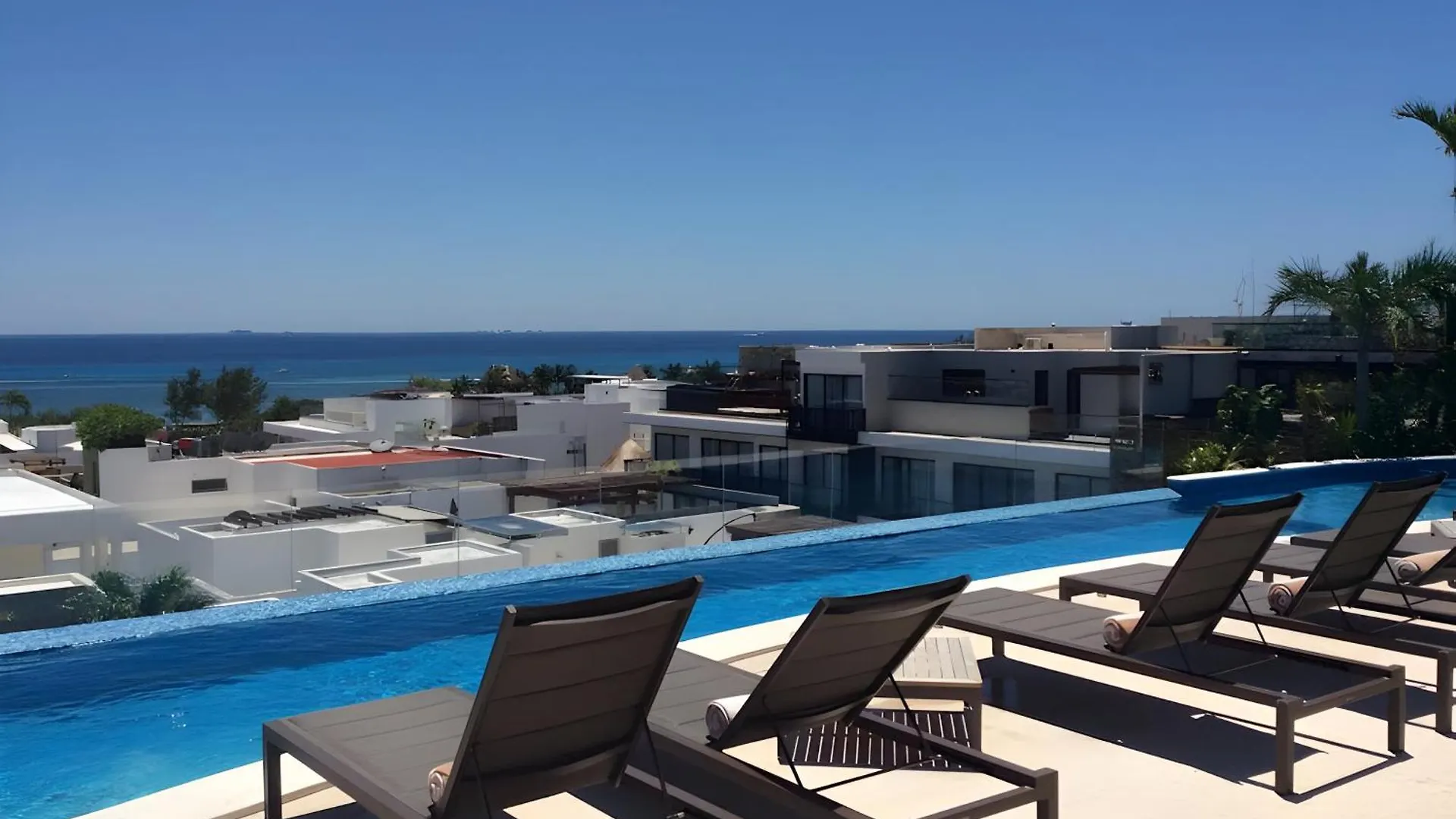 Apartment The Shores - Chic Getaway - Beach Steps Away Playa del Carmen